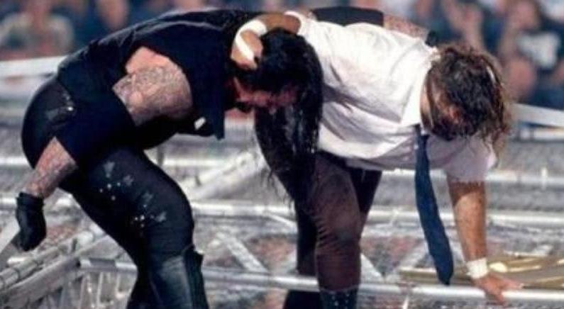 差点被送葬者打死,击败过巨石强森,他是WWE