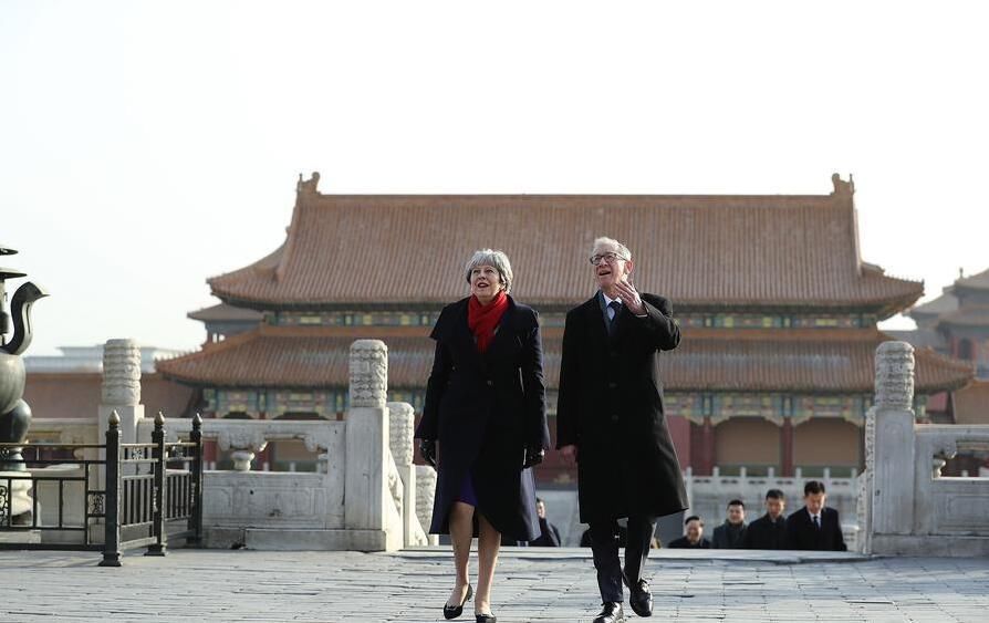 英国首相特蕾莎梅访华第二天 偕丈夫参观故宫