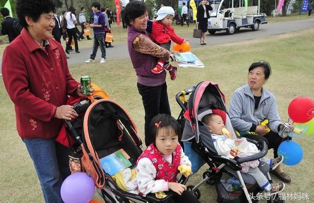 老人带娃真那么糟糕?No!这3类老人,带的孩子越来越聪明!
