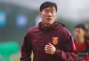 欧洲国脚级中卫将强势锁定鲁能首发 能攻善守