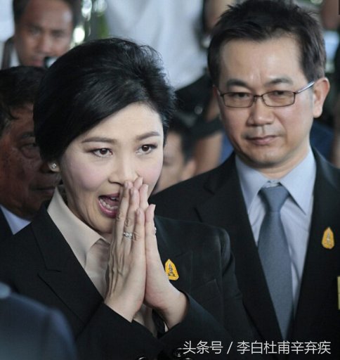 英拉回中国包饺子样子最美，有人为她放弃一切，不结婚也要在一起