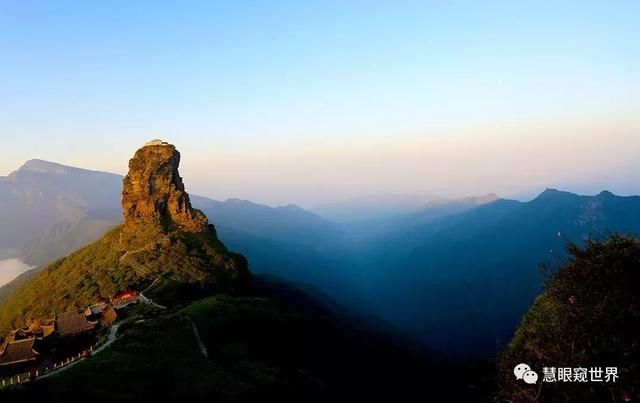 贵州梵净山属武陵山脉主峰，为佛教名山，乃夏季十佳休闲避暑胜地