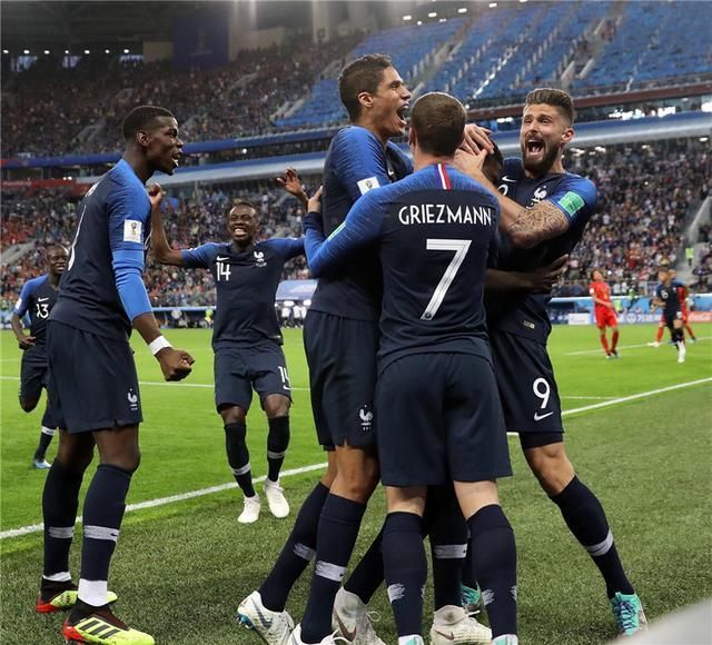 法国队1:0胜比利时队,率先晋级决赛