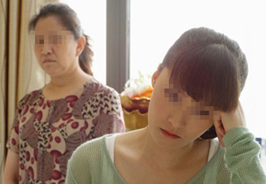60岁老人住儿子家儿媳闹离婚,女儿接过去住了半年,女儿离婚了