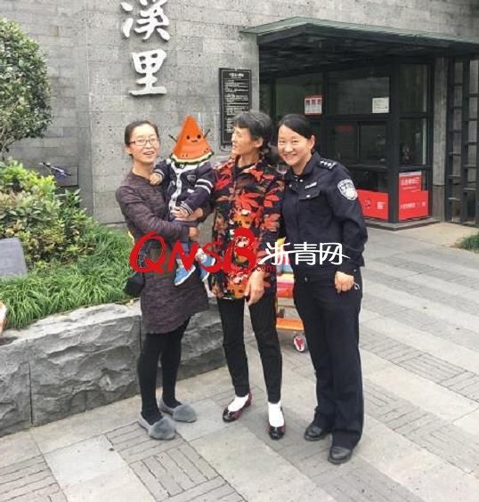 杭州一孩子被捏鼻喂药后窒息,路过民警采用网