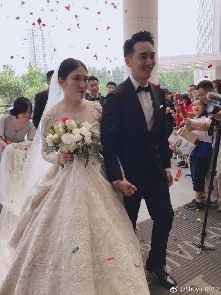 郑爽否认张翰是初恋，真初恋是杨幂同学已经结婚，被称国产宋承宪