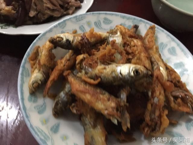 大姨妈家拜年,她却端了一大盘青菜招待我们,真相让我们感动