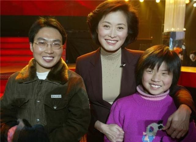 父亲疯癫母亲失踪、12岁撑起家的洪战辉，活成一代人的励志偶像