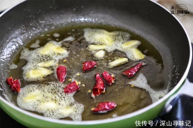 怎样做美味冻牛肝菌 t011333b6e708afda17.jpg