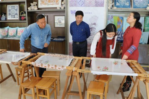 省文化厅、教育厅、省民委领导一行到贵州盛华