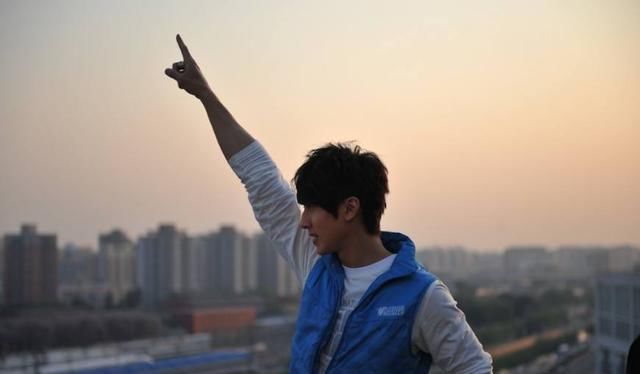 圈内那些吴姓帅哥们,吴彦祖不老男神啊,吴磊弟