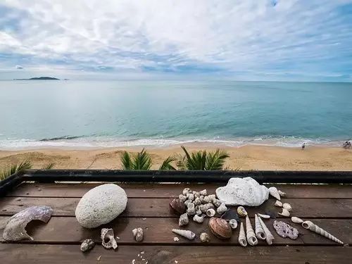 五一推荐丨走十步就是海，三亚这个被无数人错过的小镇，才是真正