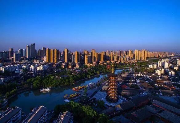 gdp增速_2017年昆山gdp数据(2)