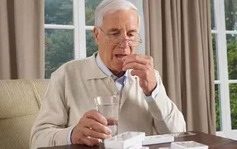 【健康】先吃饭还是先吃药?这里有一份正确服