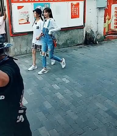 杨超越沈梦辰录节目,身高同样170,谁说谎一目