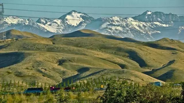 新疆有座被众人膜拜3000多年的神山，美的逆天了！