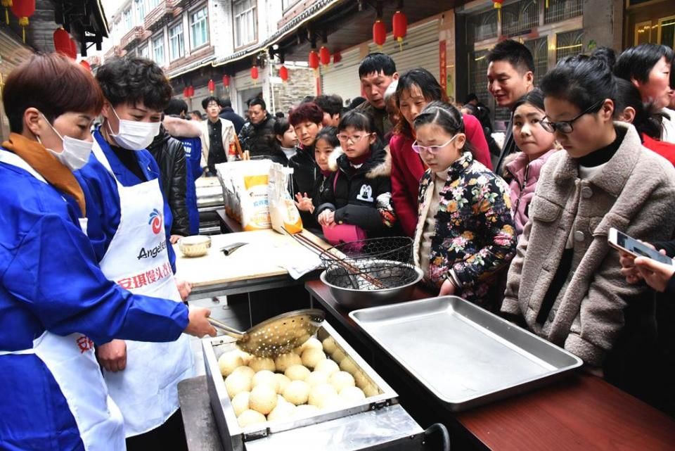 浙江仙居:品小吃过大年