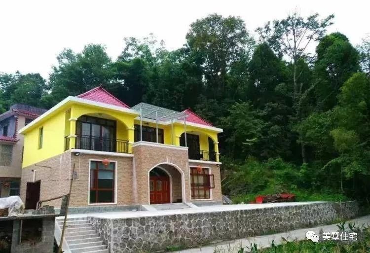 回家路上，一路看到的农村自建房，让我觉得自己走进了土豪村