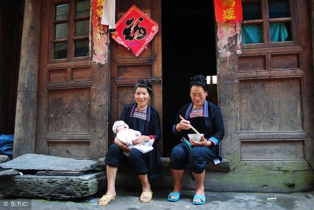 除夕夜五岁的儿子失踪，被找到时手上拿了一袋饺子。