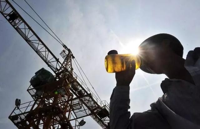 济南发高温黄色预警 桑拿天来袭谨防中暑