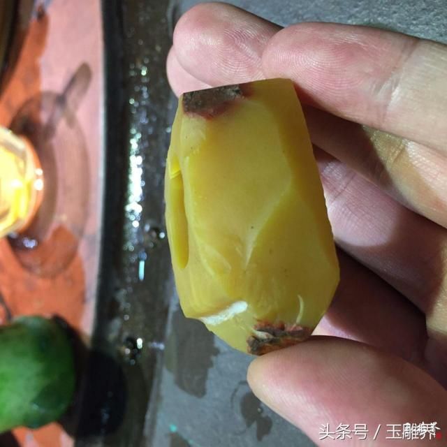 这料子竟然不是蜜蜡？看来我的知识面还差很多