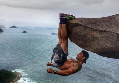 外国人悬崖拍照“作死”！这张照片骗了全世界，揭秘照片真相