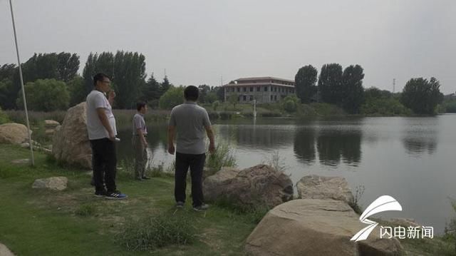 潍坊安丘:为防孩子溺水 教师轮流值班看河