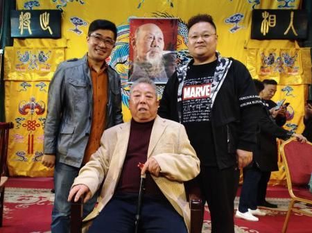 京剧名家田有亮弟子收徒，王玥波惊喜现身，退出德云社后怎样了？