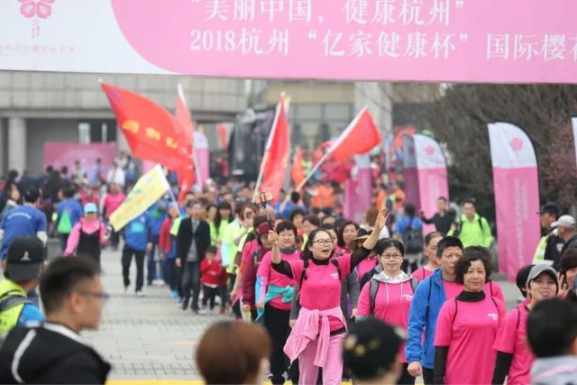 5000人一起徒步看樱花？！人从众，花美，人更美！