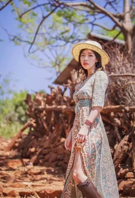 大长腿和高颜值, 却用四年时间刷完一本护照, 拍