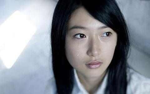 妈去世继父养我18年, 结婚时继父陪嫁我张卡, 知道余额我懵住了