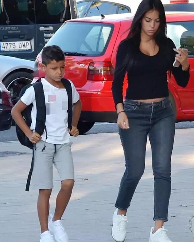 当年贫民窟的穷小子,踢完最后一场世界杯,C罗