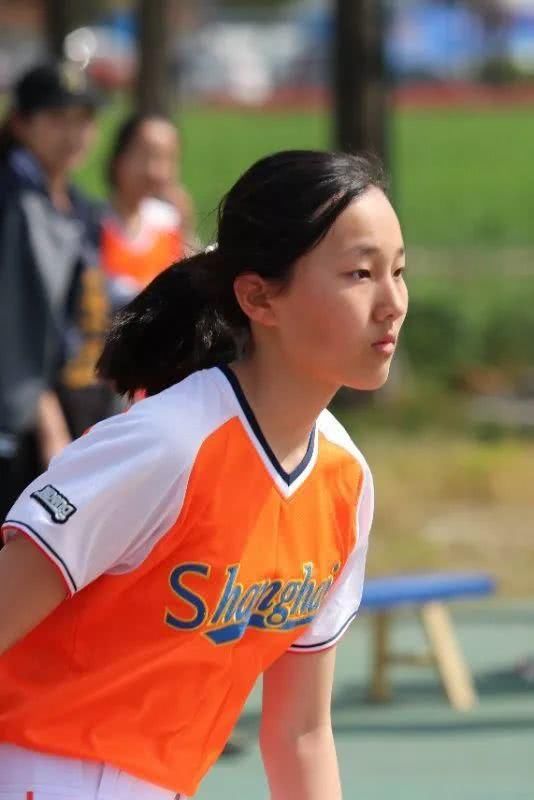 复旦五浦汇实验学校女子垒球队赴昆山参加友谊