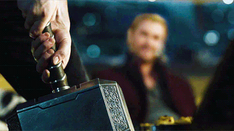 为什么《复联四》里面美国队长可以拿起雷神的