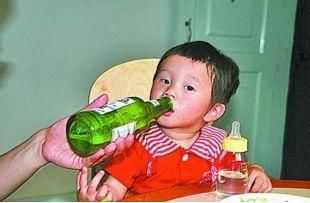 6岁男孩智商倒退至1岁，连妈妈都认不出，爷爷自责：都怪我啊