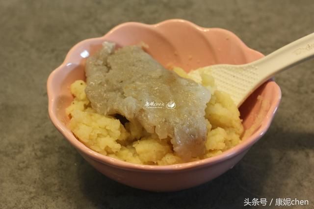 过年了，给孩子做这小吃，外脆内软，香浓鲜美，孩子吃补钙又长个