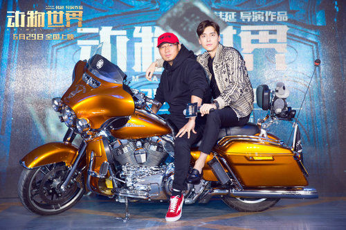 《动物世界》李易峰切磋牌技 霸气回应流量问