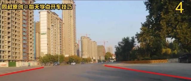 路口黄灯持续闪烁