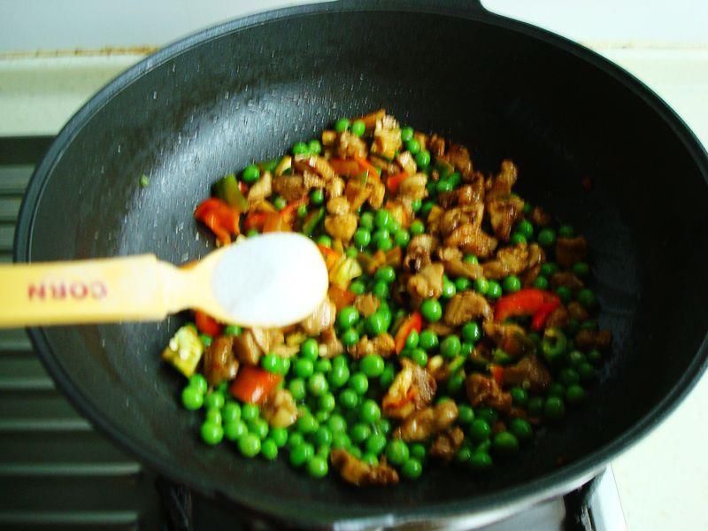 5月豌豆这样吃，秒杀下饭菜，炒一碗，吃得一粒不剩