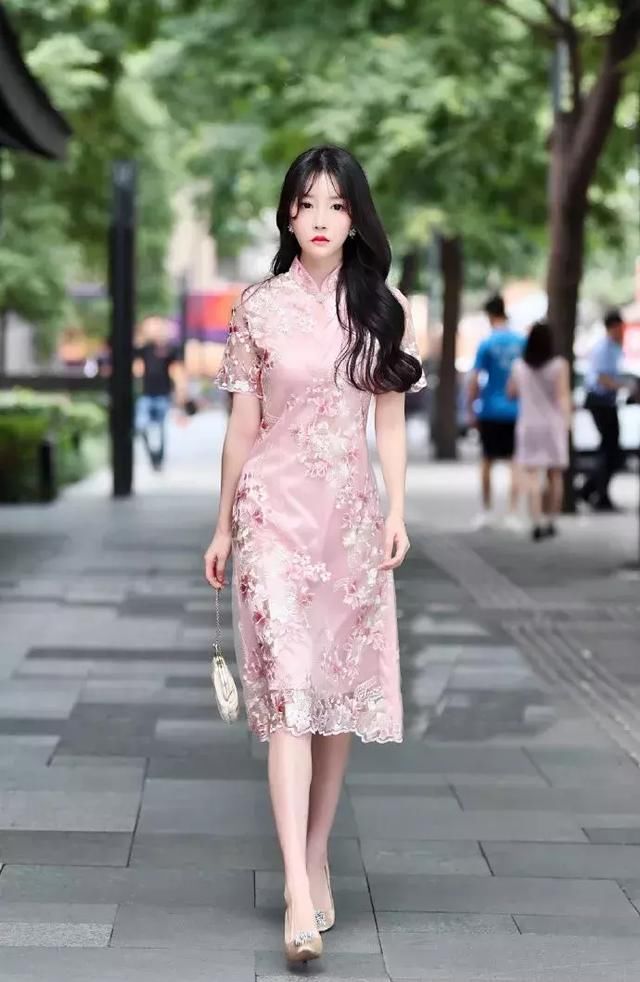 女性穿上高跟鞋,时髦高级又减龄 百威娱乐博e百娱乐