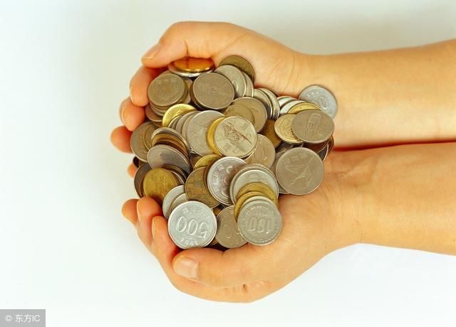 利用高利率水平，存入长期的定期存款，获取长期的较高的利息收益