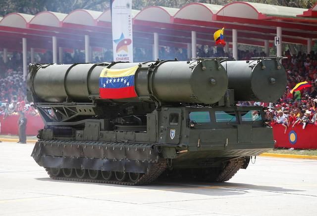 委内瑞拉边境部署俄式重炮,邻国最强坦克居然