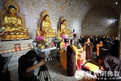 河南嵩山禅院复建后首度举行剃度仪式