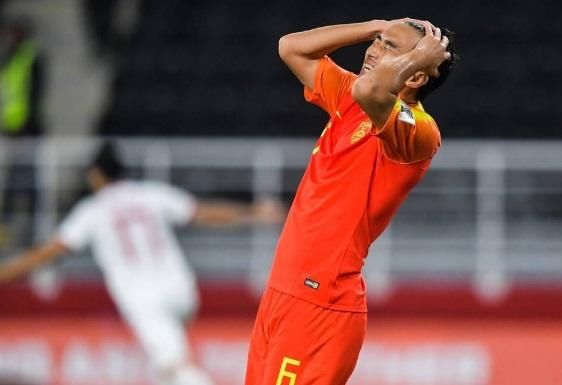 里皮一语成圣!国足遗憾出局,后防3个失误送礼