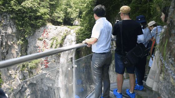 终于来了!浙江最长高空玻璃栈道开放!敢走我敬你是条汉子!