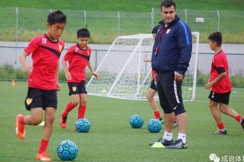 荷兰青训教练:培养中国最顶尖球员 青超还需提