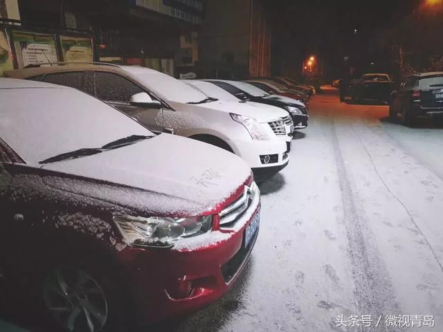 12℃+突降“暴”雪的夜晚，青岛那些不着急回家的人……致敬！