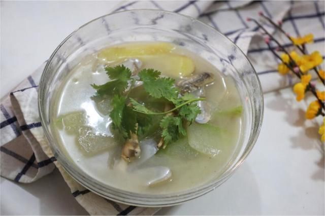 蛏子冬瓜汤,特别适合冬天喝的汤,味道鲜美,暖暖