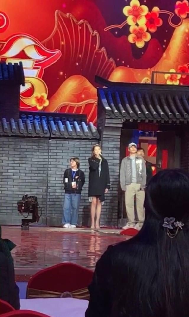 北京春晚录制现场曝光,关晓彤杨紫同台,网友:腿
