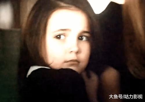 复联4钢铁侠葬礼:梅姨安慰帕克,浩克掩面而泣